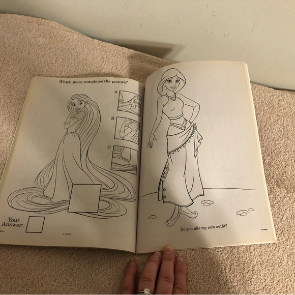 2017 Disney Princesses Color & Play Coloring Book Uncolored - Picture 9 of 12